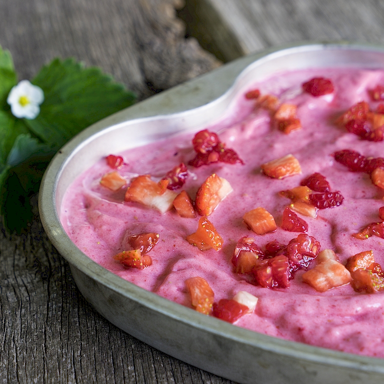 Die Erdbeeren der 4-Monats-Erdbeere Lucky Berry® lassen sich auch gut zum Joghurt verarbeiten