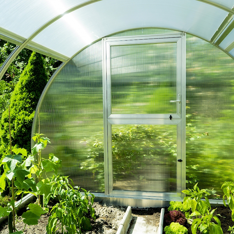Lichtdurchflutet und ideal für kleine Gärten geeignet - Arcus von Hoklartherm
